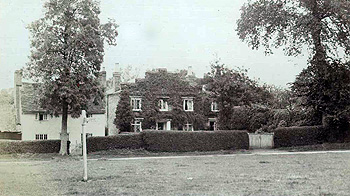 The Lodge and Lodge Cottage about 1920 [X21/756/4]
